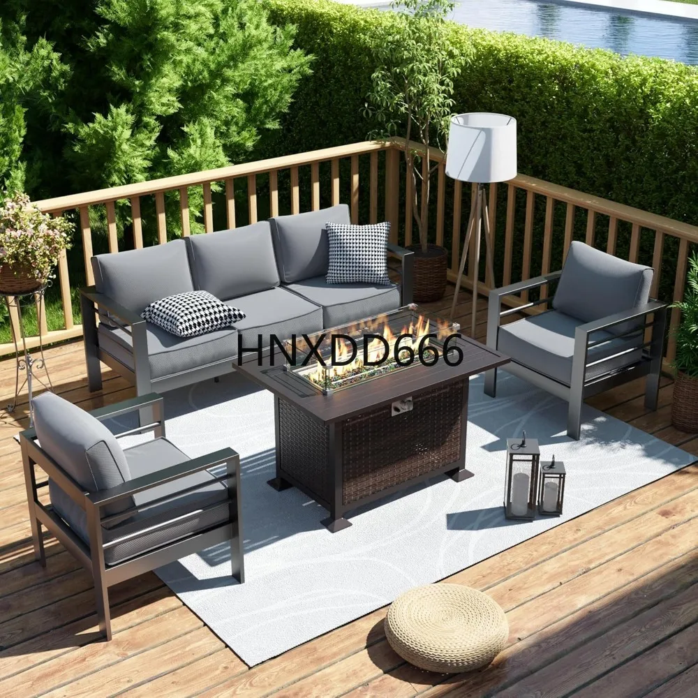 Outdoor Furniture With Fire Pit Table - Set di Mobili da Patio con
