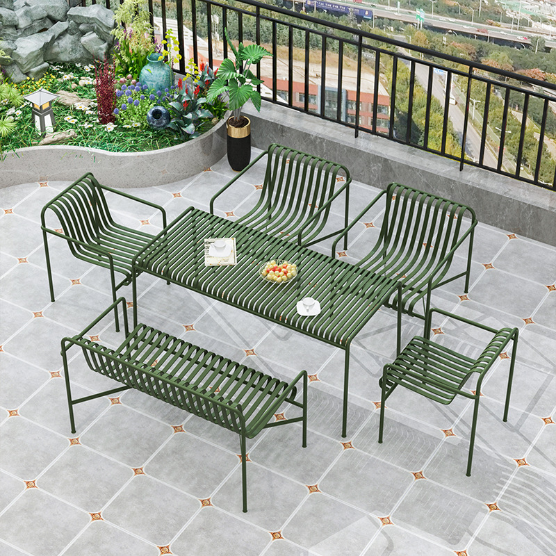 Set tavolo e sedie da esterno  - Outdoor Furniture Cost recensione e prezzo